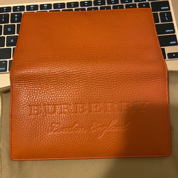 Burberry Logo Leather Wallet - Picture 2 of 7